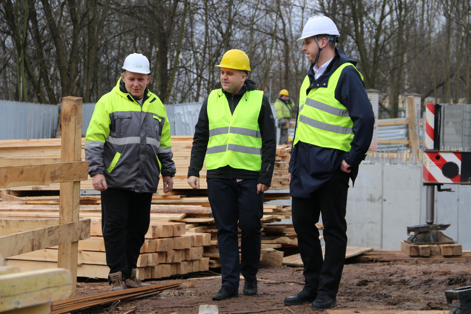 prezydent i prezes na budowie